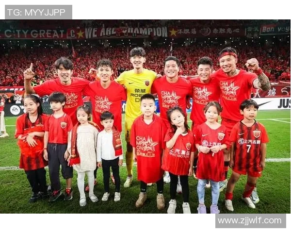 足球球星的风采与旋律共舞展现赛场内外的激情与荣耀